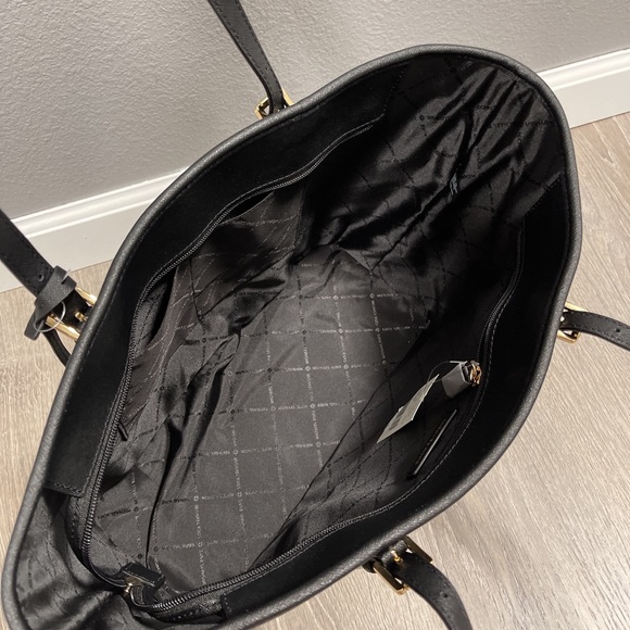 Michael Kors shoulder tote - Picture 8 of 8